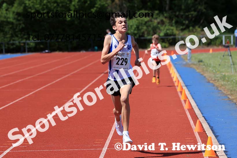 Boys under-15s 3000 metres, 2025 North Eastern Track and Field Champs., Shildon, County Durham. Photo: David T. Hewitson/Sports for All Pics
